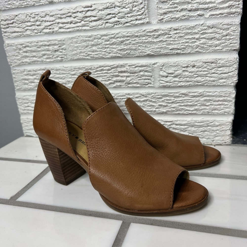 Lucky Brand Junai Leather Block Heel Ankle Booties Peep Toe Latte Brown Sz. 7.5M